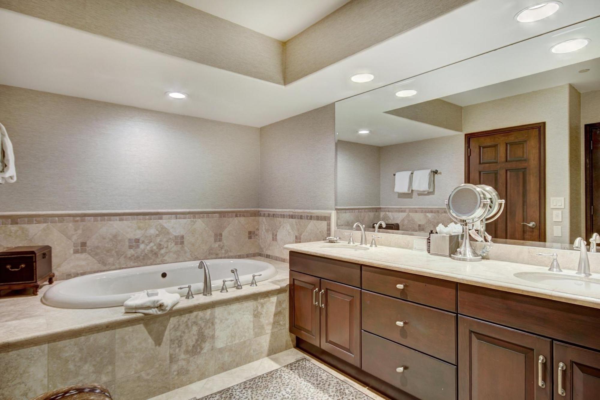 Luxury Ski-In 3 Bedroom Penthouse Inside Pines Lodge, Sleeps 10! Condo Beaver Creek Luaran gambar